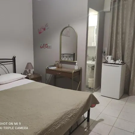 Trifylia Hotel *